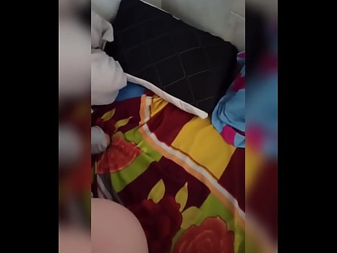 ❤️ منهنجي روم ميٽ گهر ۾ اڪيلي رهي ٿي ڇاڪاڻ ته هن جو مڙس موڪلن تي وڃي ٿو ۽ مان موقعو وٺان ٿو ته هن کي چوسان ۽ هن جي گدا کي کير سان ڀريان. ❤️ ❤